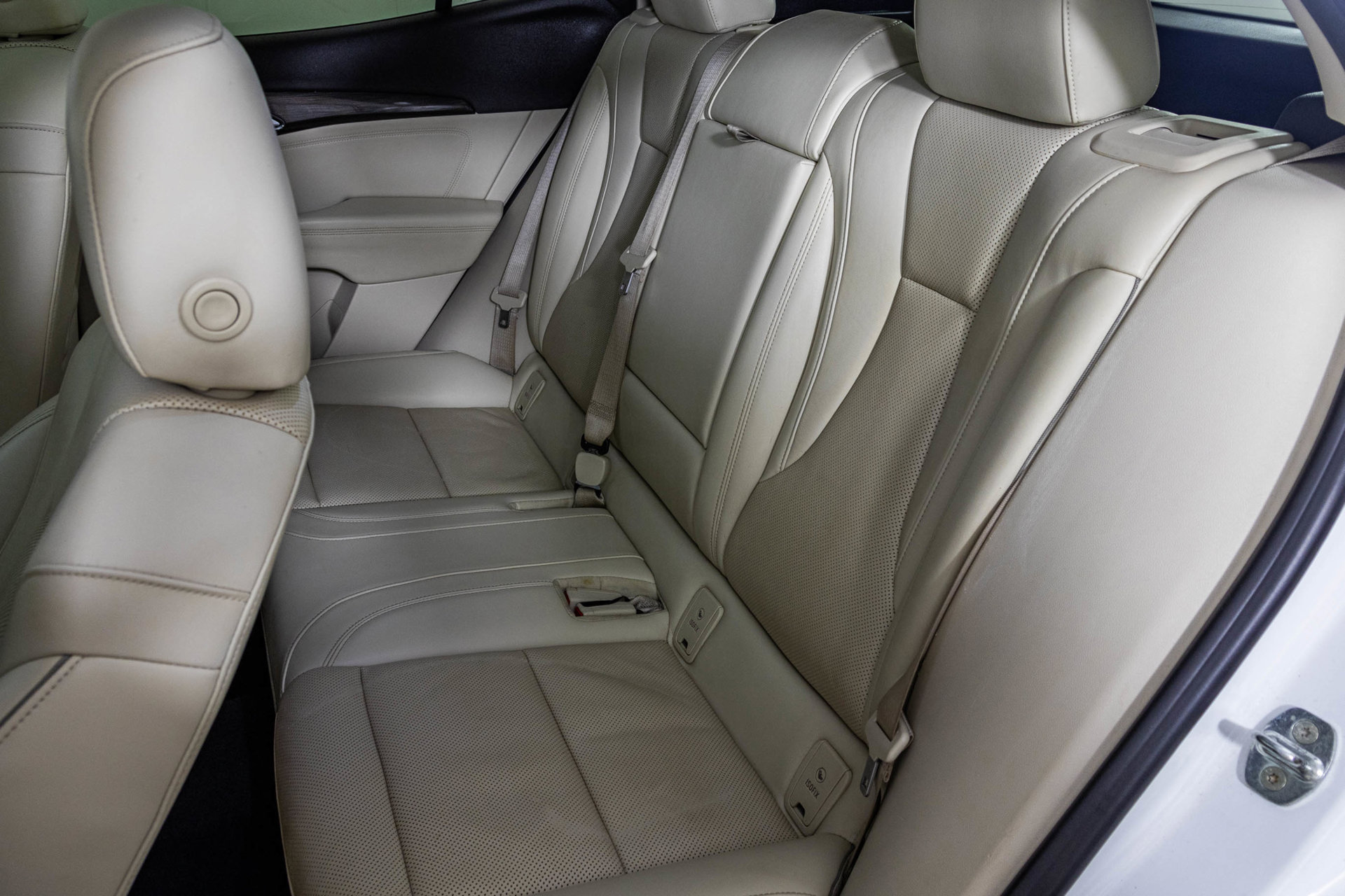 Used 2022 Buick Envision Essence w/ Technology Package I FWD image 39