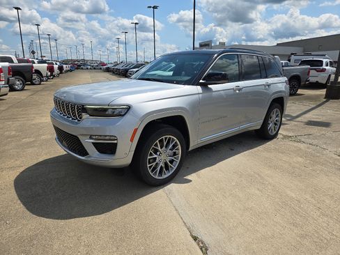 New 2024 Jeep Grand Cherokee Summit image 1