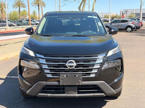 Certified 2025 Nissan Rogue SV FWD image 9