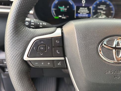 Certified 2025 Toyota Sienna Platinum FWD image 20