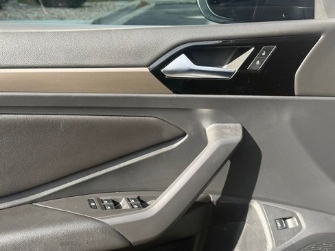 Used 2020 Volkswagen Jetta SEL Premium image 9