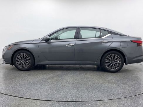 Used 2025 Nissan Altima 2.5 SV FWD image 5