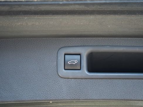 Used 2021 Toyota Highlander XSE AWD/4WD image 10