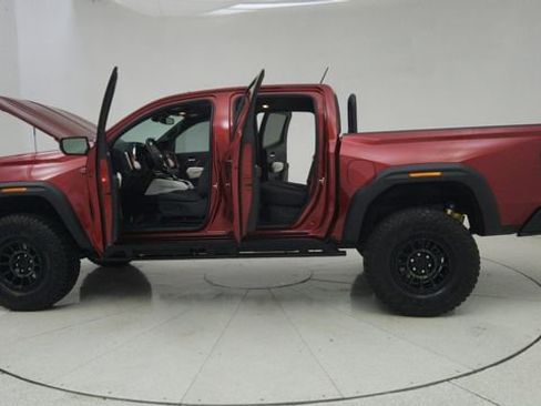 Used 2024 GMC Canyon AT4X w/ AT4X AEV Edition image 11