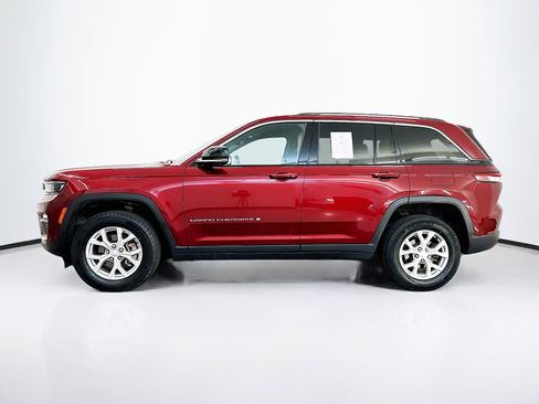 Used 2023 Jeep Grand Cherokee Limited w/ Luxury Tech Group II image 4