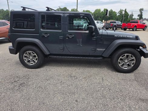 Used 2017 Jeep Wrangler Unlimited Rubicon w/ Cold Weather Group AWD/4WD image 4