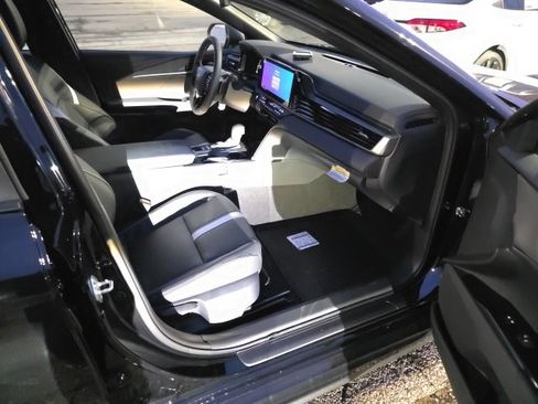 New 2026 Toyota Camry Hybrid image 10