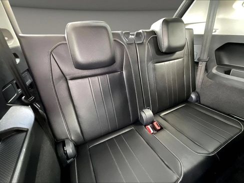Used 2024 Volkswagen Tiguan SE FWD image 28