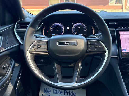 Used 2025 Jeep Grand Cherokee Limited w/ Luxury Tech Group II AWD/4WD image 24