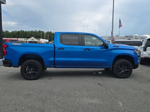 Used 2025 Chevrolet Silverado 1500 LT Trail Boss w/ Convenience Package II AWD/4WD image 2