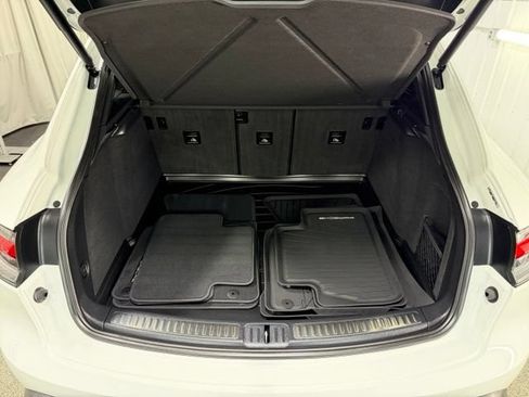 Used 2023 Porsche Macan AWD/4WD image 9