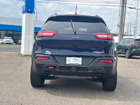 Used 2015 Jeep Cherokee Trailhawk w/ Comfort/Convenience Group AWD/4WD image 2