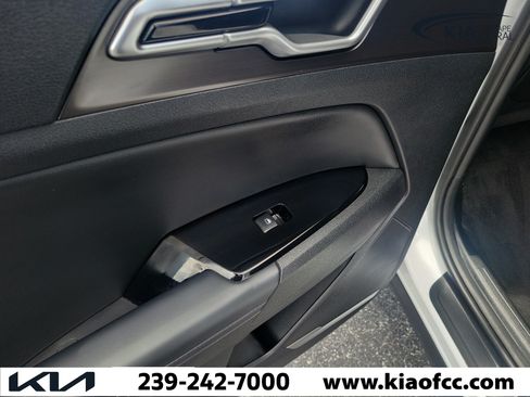 Certified 2025 Kia Sportage EX FWD image 13
