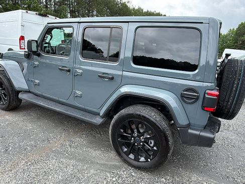 Used 2025 Jeep Wrangler Unlimited Sahara AWD/4WD image 10