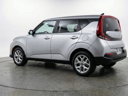 Used 2025 Kia Soul LX w/ LX Technology Package FWD image 6