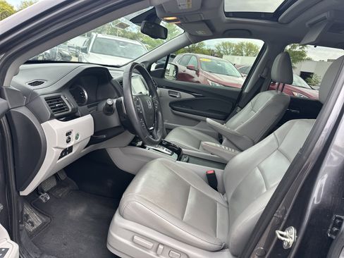 Used 2017 Honda Pilot Touring image 14