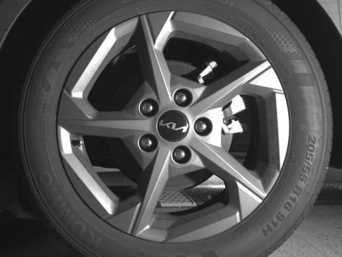 Used 2025 Kia K4 LXS image 14