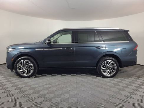 Used 2025 Lincoln Navigator Reserve AWD/4WD image 6