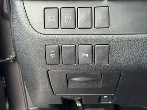 Used 2017 Toyota Highlander Limited FWD image 18