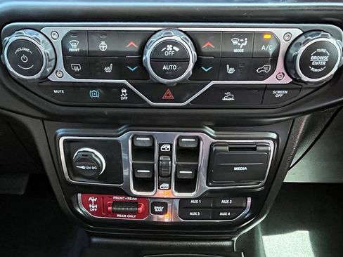 Used 2023 Jeep Wrangler Unlimited Rubicon 4xe AWD/4WD image 17