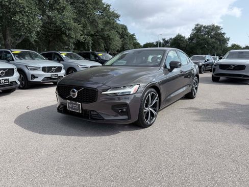 Certified 2025 Volvo S60 B5 Plus w/ Protection Package Premier FWD image 2