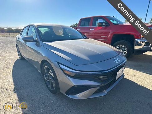 Used 2025 Hyundai Elantra Limited FWD image 1