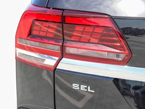 Used 2018 Volkswagen Atlas SEL Premium image 7