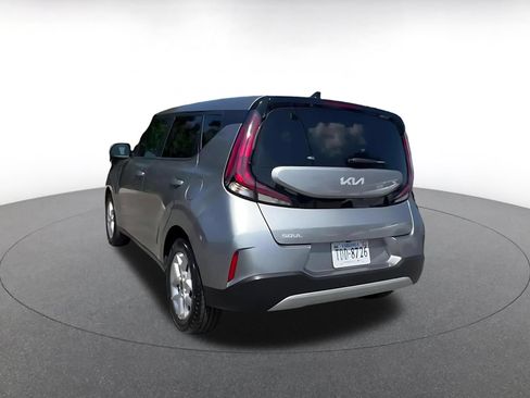 Used 2025 Kia Soul LX w/ LX Technology Package FWD image 11