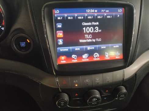 Used 2019 Dodge Journey Crossroad w/ Family Entertainment Group FWD image 25