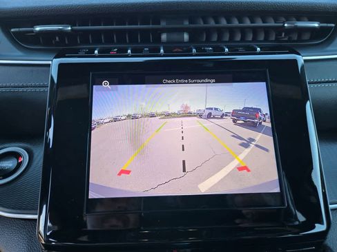 New 2025 Jeep Grand Cherokee Altitude image 12