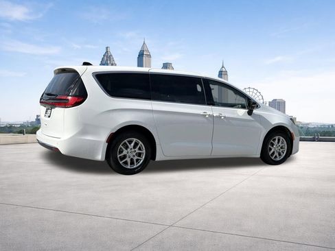 Used 2024 Chrysler Pacifica Touring-L FWD image 27