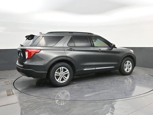 Used 2020 Ford Explorer XLT w/ Equipment Group 202A image 8