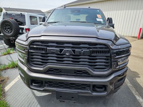 Used 2025 RAM 2500 Big Horn AWD/4WD image 2