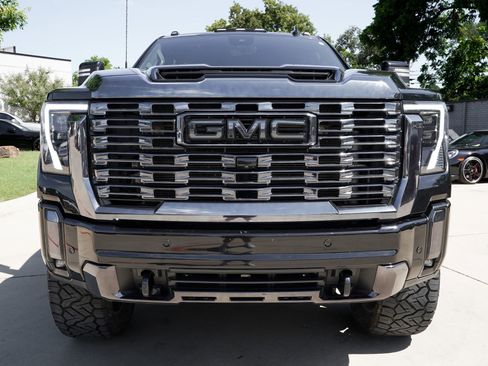 Used 2024 GMC Sierra 3500 Denali Ultimate AWD/4WD image 3