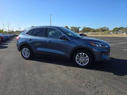 Used 2020 Ford Escape SE image 2