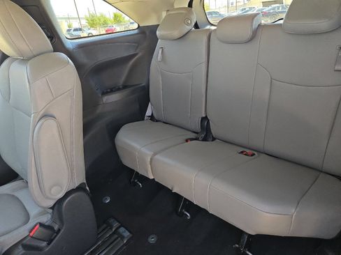 Used 2025 Toyota Sienna XLE FWD image 14