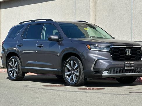 Used 2023 Honda Pilot Touring image 2