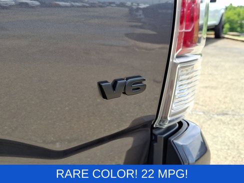 Used 2021 Toyota Tacoma TRD Off-Road w/ Technology Package AWD/4WD image 30