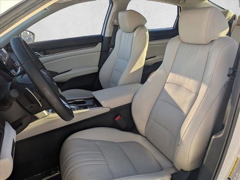 Used 2020 Honda Accord Touring image 17