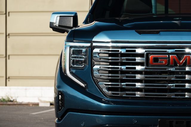 Used 2023 GMC Sierra 1500 Denali w/ Denali Reserve Package AWD/4WD image 5