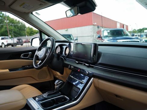 Used 2024 Kia Carnival EX FWD image 13