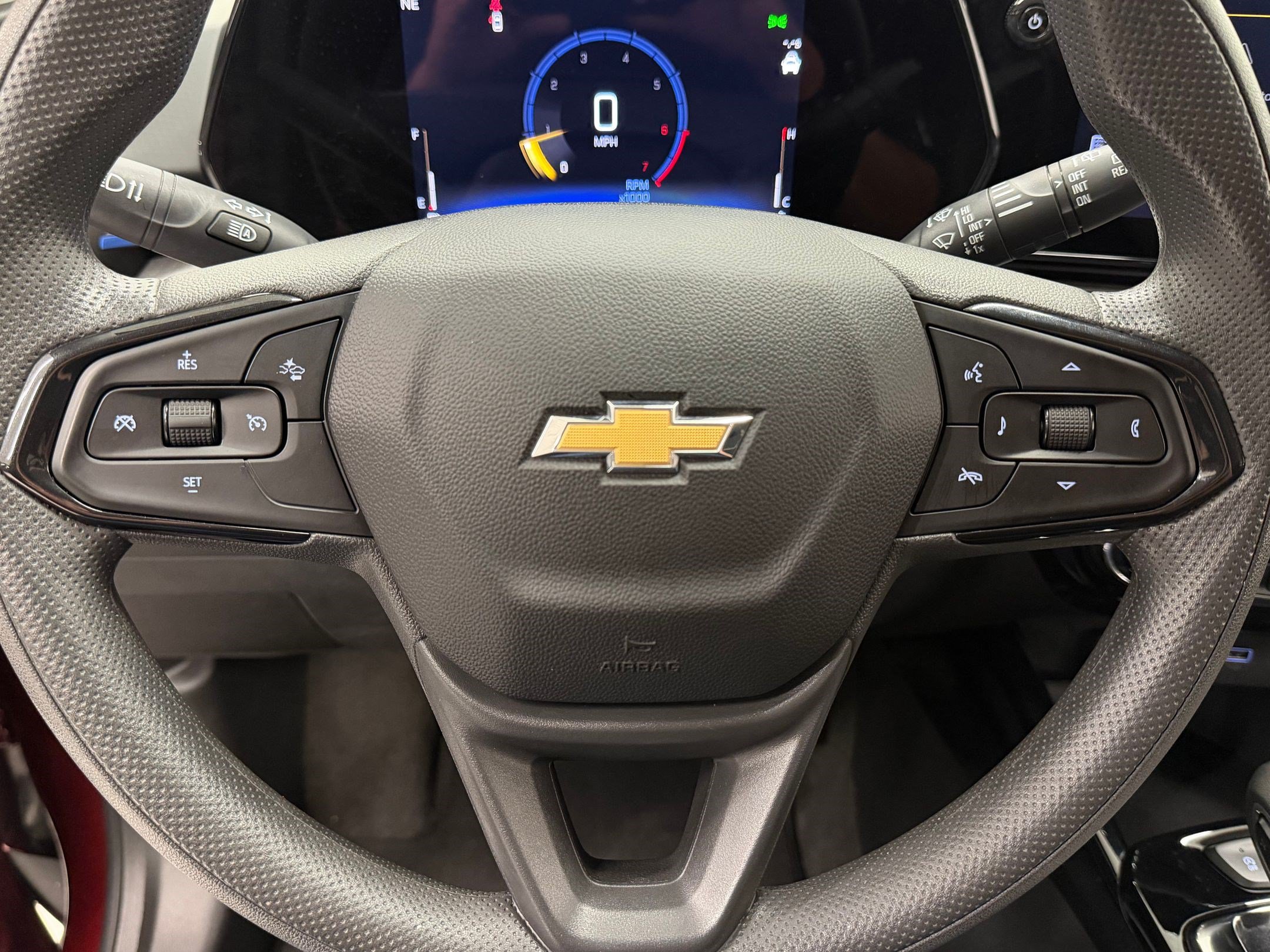 Used 2025 Chevrolet Trax LT FWD image 9