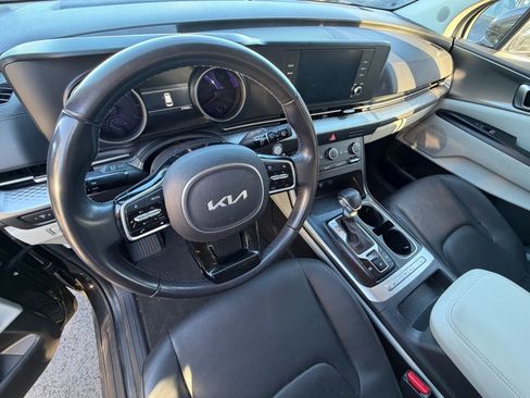 Used 2024 Kia Carnival LX FWD image 7