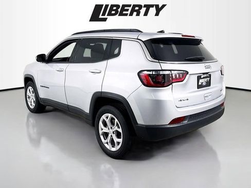 Used 2024 Jeep Compass Latitude image 5