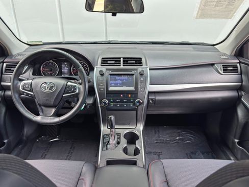 Used 2017 Toyota Camry SE FWD image 11