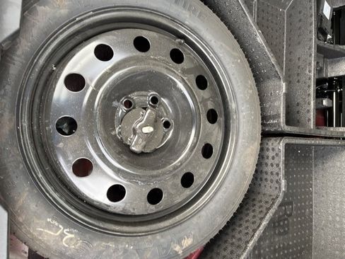 Used 2024 Ford Edge Titanium w/ Class II Trailer Tow Package image 38