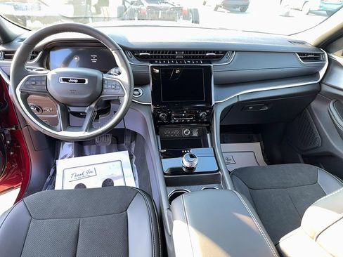 New 2025 Jeep Grand Cherokee L Altitude image 11