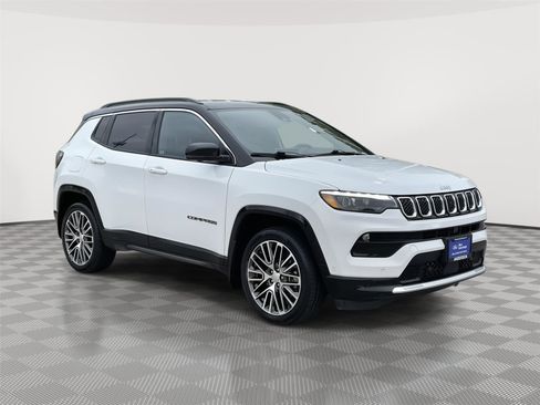 Used 2024 Jeep Compass Limited w/ Elite Group AWD/4WD image 5