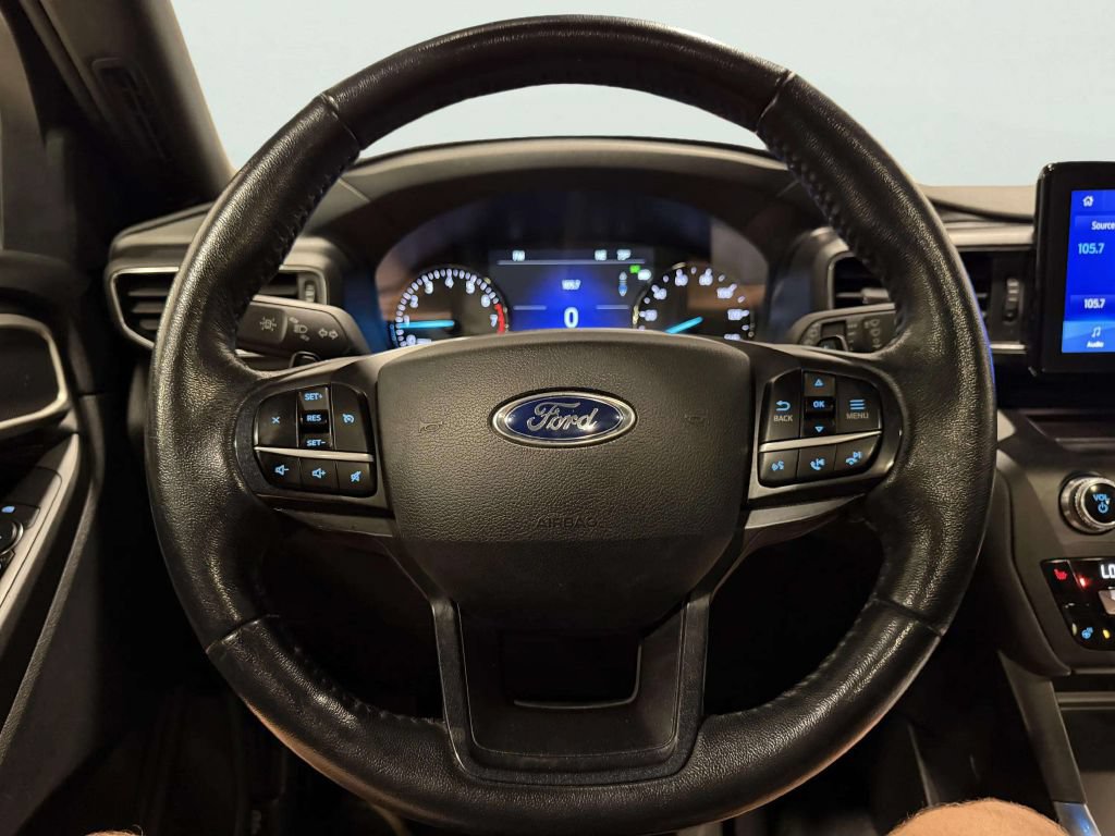 Used 2020 Ford Explorer XLT w/ Equipment Group 202A AWD/4WD image 39