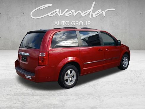 Used 2008 Dodge Grand Caravan SXT w/ Entertainment Group 2 FWD image 16
